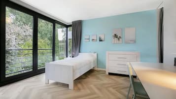 6 bedrooms, free WiFi, bed sheets