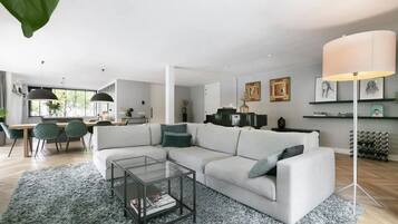 House, Multiple Beds | Living area | Fireplace