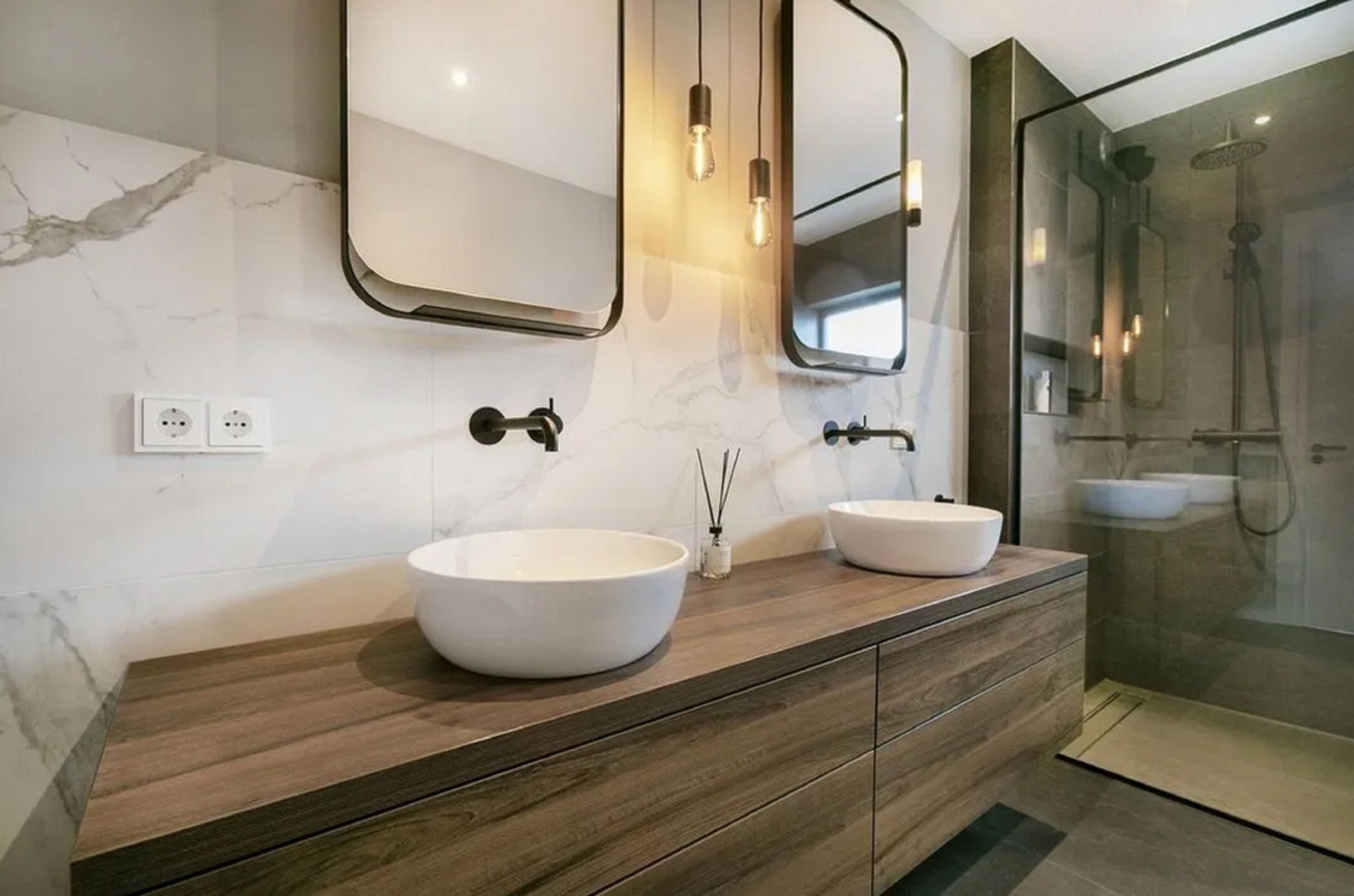 House, Multiple Beds | Bathroom | Separate tub and shower, deep soaking tub, hair dryer, towels