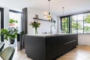 House, Multiple Beds | Private kitchen | Fridge, microwave, oven, stovetop - Captivating 6-bed House in Amsterdam (Amsterdam)