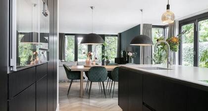 Captivating 6-bed House in Amsterdam