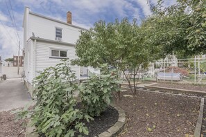 Property grounds - Little Italy! Close to Cleveland Clinic, University Hospital & University Circle (Cleveland)