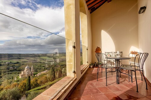Amazing Attic in Montepulciano, 10 people, w/view on San Biagio