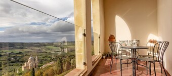 Amazing Attic in Montepulciano, 10 people, w/view on San Biagio