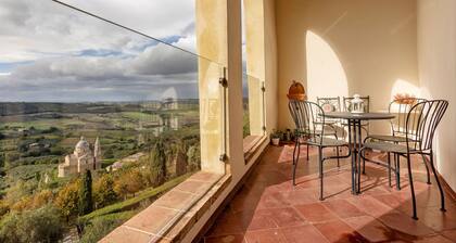 Amazing Attic in Montepulciano, 10 people, w/view on San Biagio
