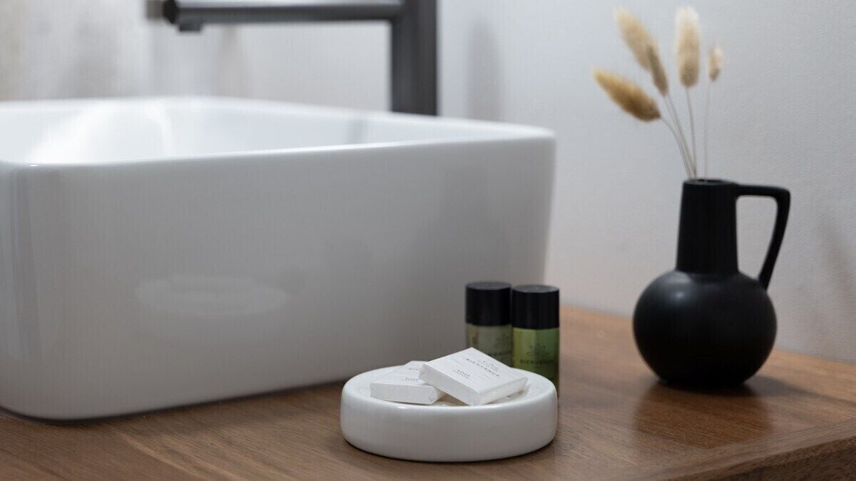 free toiletries, hair dryer