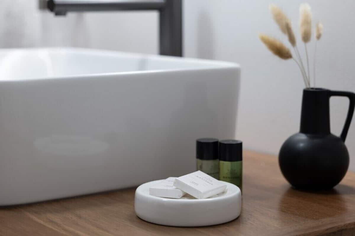 free toiletries, hair dryer