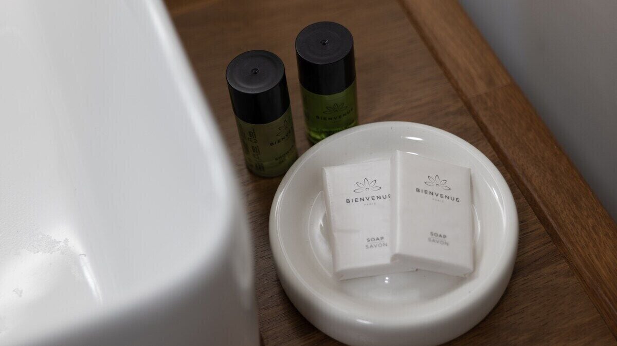 free toiletries, hair dryer