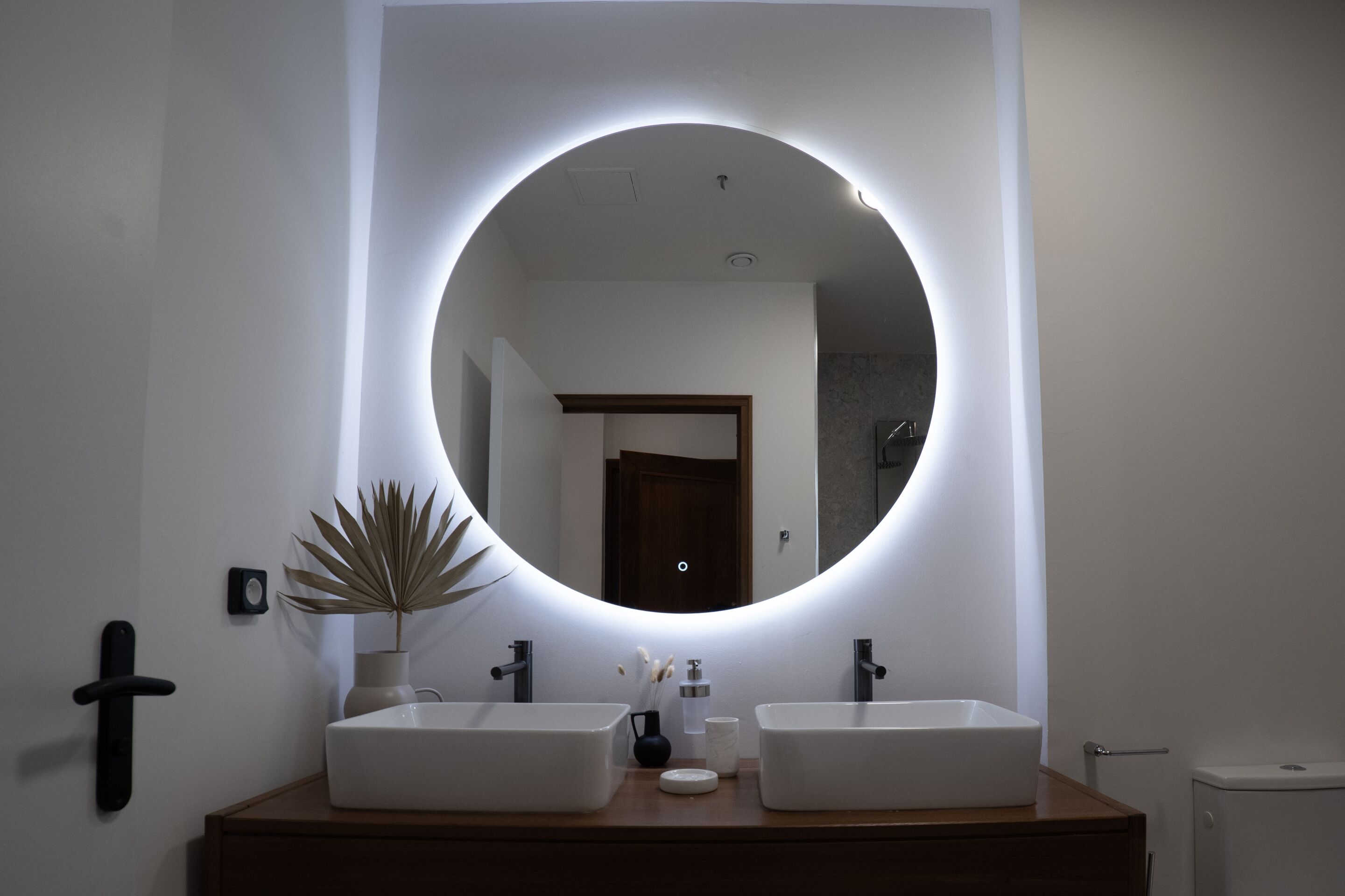 Habitación doble exclusiva, acceso a la alberca | Baño | Amenidades de baño gratuitas y secadora de cabello 