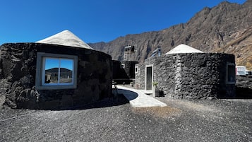Vista frontal de la propiedad