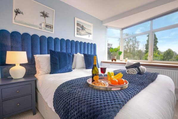 2 Schlafzimmer, Schreibtisch, Bügeleisen/Bügelbrett, Reisekinderbett