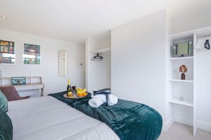 2 bedrooms, desk, iron/ironing board, travel crib