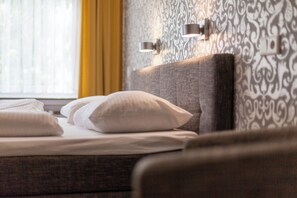 Double Room | Desk, laptop workspace, free WiFi, bed sheets - Union Hotel by TM (Dortmund)