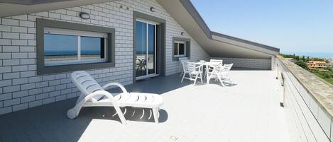 Deluxe Apartment | Terrace/patio