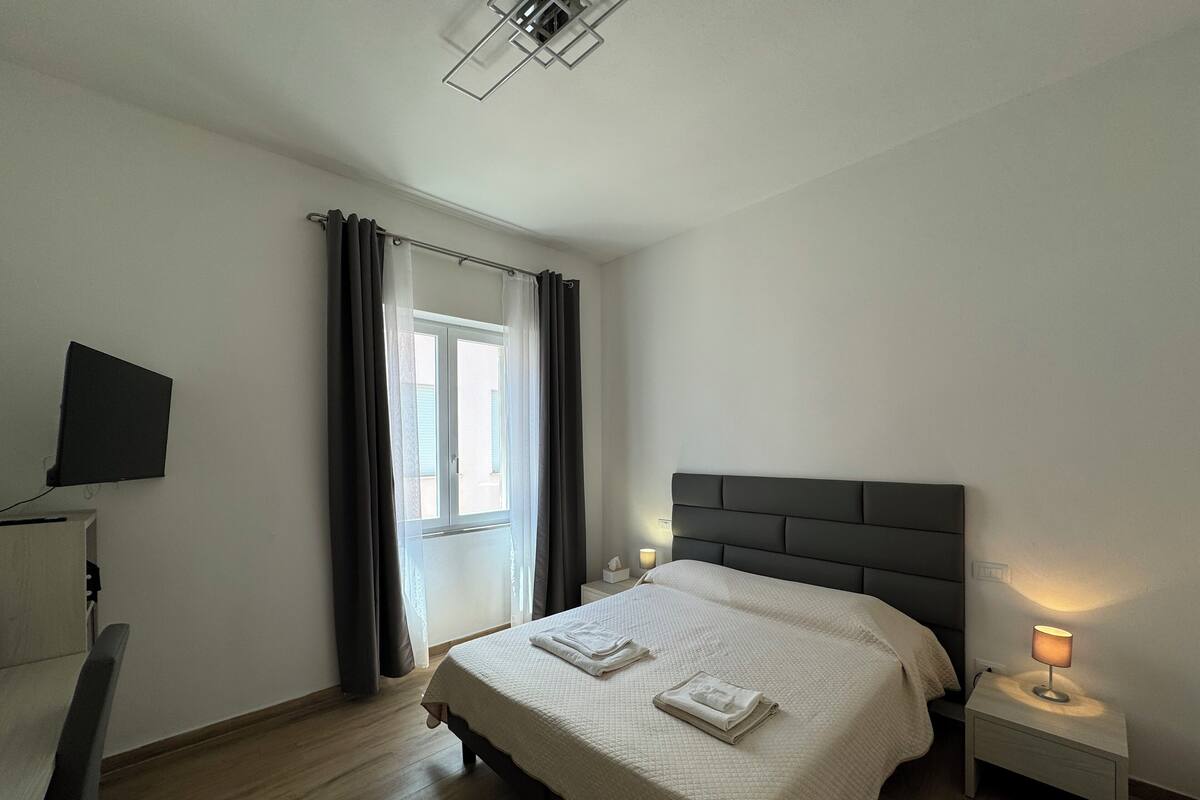 1 bedroom, in-room safe, desk, laptop workspace