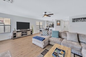 Offices - MUST SEE! Large 3-Bedroom Home in Downtown Gilbert (Gilbert)