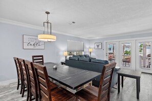 Una Smart TV, libros