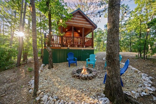 1 bdr with stunning views that backs up to Ouachita National Forest!