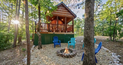 1 bdr with stunning views that backs up to Ouachita National Forest!