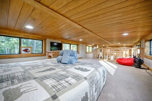 1 bedroom, free WiFi, bed sheets - 1 bdr with stunning views that backs up to Ouachita National Forest! (Broken Bow)