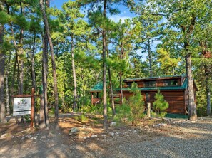Exterior - 1 bdr with stunning views that backs up to Ouachita National Forest! (Broken Bow)