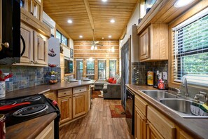 Fridge, microwave, oven, stovetop - 1 bdr with stunning views that backs up to Ouachita National Forest! (Broken Bow)
