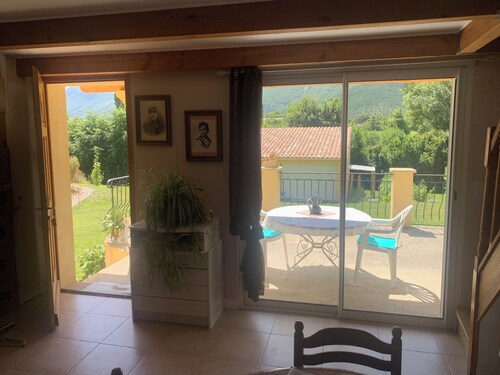 Calme, Verdure et vue sur la Montagne de Lure