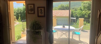 Calme, Verdure et vue sur la Montagne de Lure