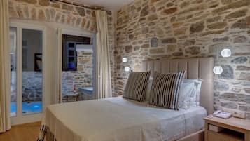 1 soveværelse, senge med topmadrasser, minibar, pengeskab på værelset