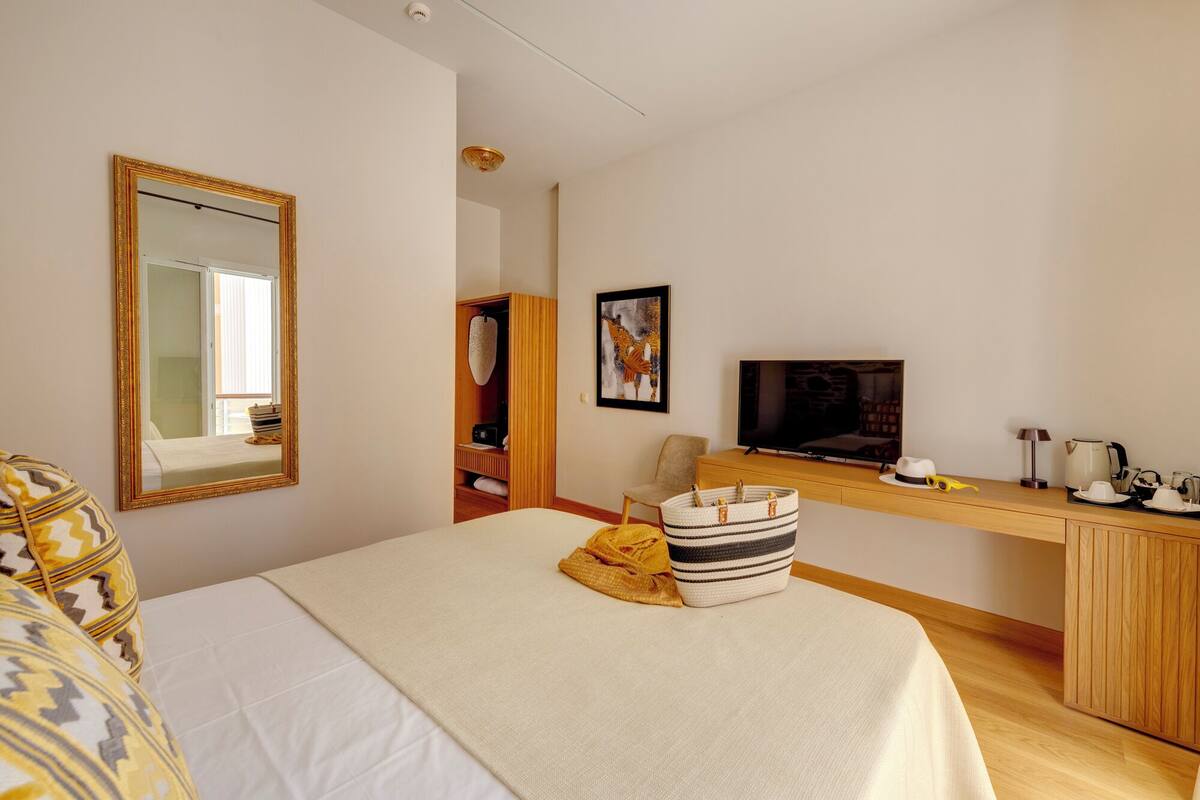 Ferousa | 1 Schlafzimmer, Pillowtop-Betten, Minibar, Zimmersafe