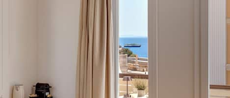 1 bedroom, pillow-top beds, minibar, in-room safe