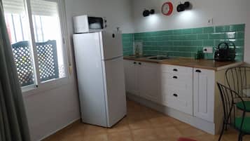 Fridge, microwave, stovetop