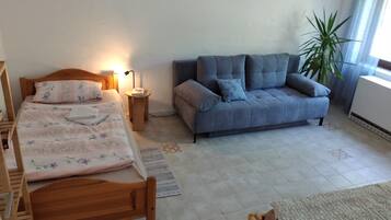 3 bedrooms, WiFi, bed sheets