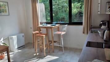 Fridge, stovetop, dishwasher, coffee/tea maker