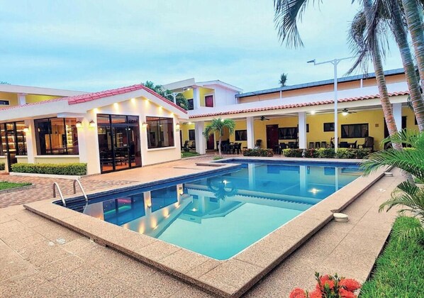 Alberca al aire libre 