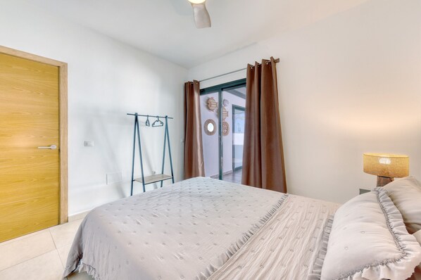 1 bedroom, iron/ironing board, travel cot, free WiFi - Costa Esmeralda Plus - Beach and Relax By LVH (Costa Teguise)