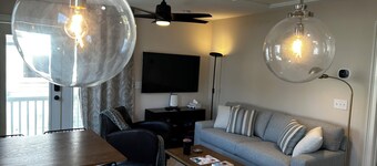 Pet-friendly 1BR/1BA Historic District carriage house 4 blocks to riverwalk