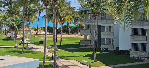 Beach-front large Pent House - private terrace
