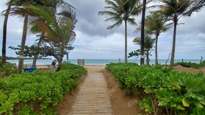 On the beach, sun-loungers, beach towels - Beach-front large Pent House - private terrace (Rio Grande)