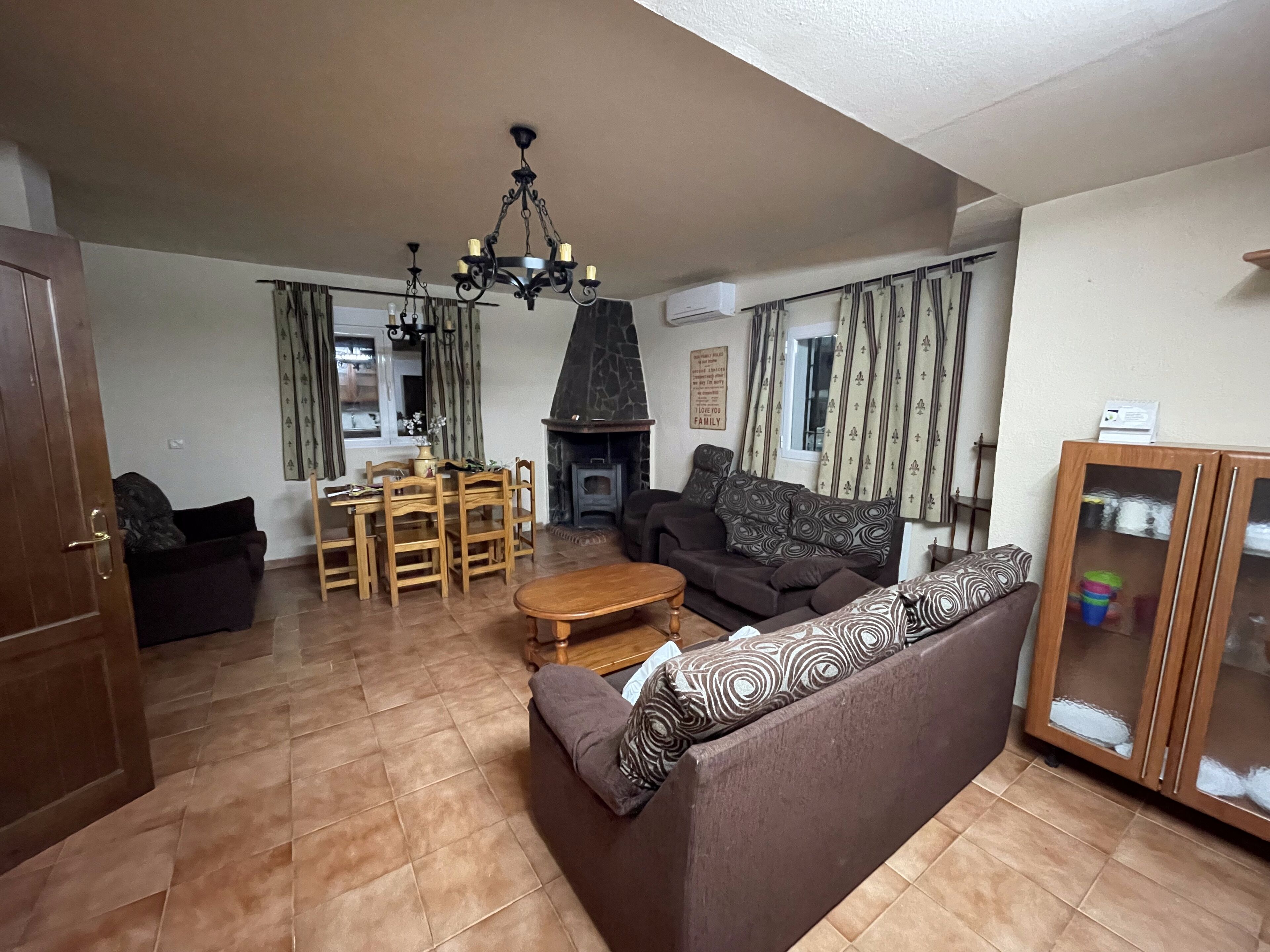 Télévision, cheminée