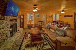 智能电视、壁炉、电子游戏、桌上足球