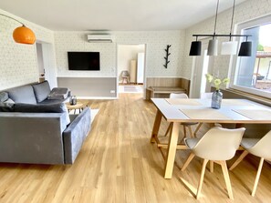 Dining - Vacation home WICA - modern, close to nature and ecological - family vacation/workplace (Königs Wusterhausen)