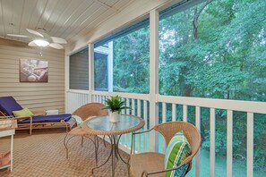 Outdoor dining - High‑End Pawleys Island Condo w/ Porch & Pools! (Pawleys Island)