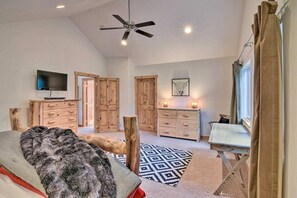 3 bedrooms, desk, travel crib, free WiFi