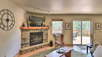 Smart TV, fireplace, DVD player, books