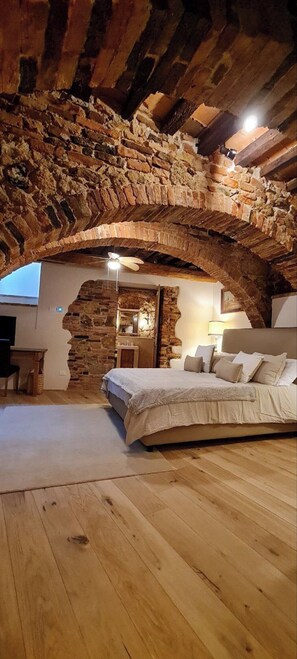 1 slaapkamer, een strijkplank/strijkijzer, wifi, beddengoed