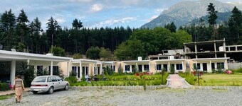 Ramada Inn Hotel & Resorts Kalam