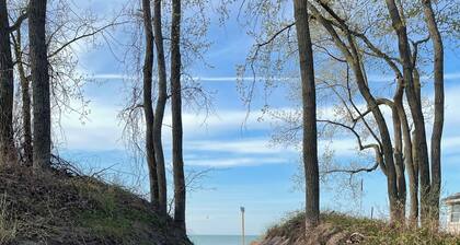 Lakeside Living with Liana on the shores of pristine Long Point Beach sleeps 8!