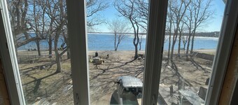 Fern Beach Hideaway Beautiful New Build Lakefront property-Pet Friendly