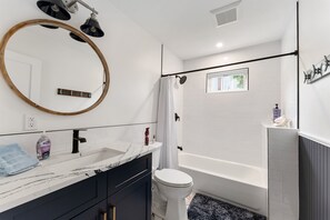 Combined shower/tub, hair dryer, towels - 3BR Cottage Beach and Bay • Hot Tub • Fireplace • 3-Season Porch  • Fenced Yard (Villas)